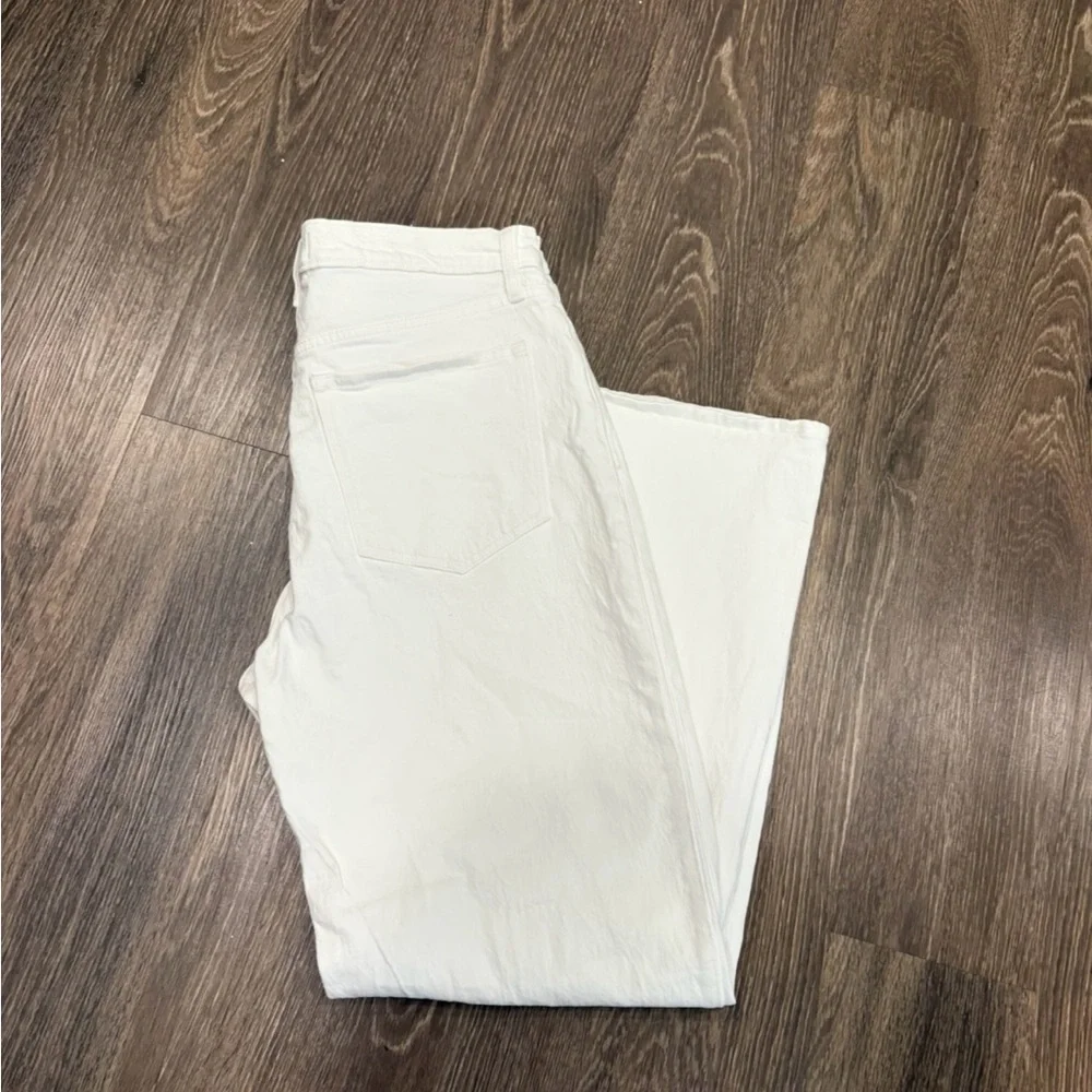 Abercrombie & Fitch High-Rise Straight White Jeans short inseam size 30 / 10